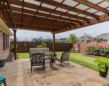 562 Jamestown Lane - Photo Thumbnail 14