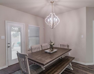562 Jamestown Lane - Photo Thumbnail 13