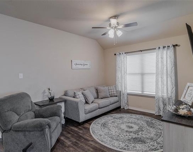 562 Jamestown Lane - Photo Thumbnail 12