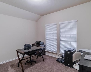 562 Jamestown Lane - Photo Thumbnail 11