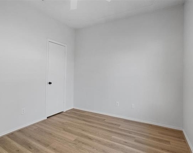 4313 Flamingo Way - Photo Thumbnail 20
