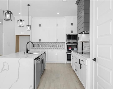 2057 Glenhollow Drive - Photo Thumbnail 12