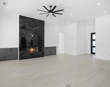 2057 Glenhollow Drive - Photo Thumbnail 6