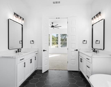 2057 Glenhollow Drive - Photo Thumbnail 23