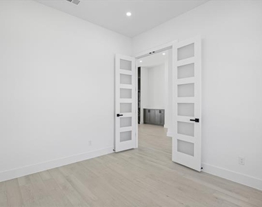 2057 Glenhollow Drive - Photo Thumbnail 4