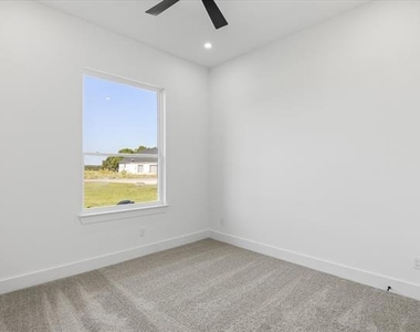 2057 Glenhollow Drive - Photo Thumbnail 13