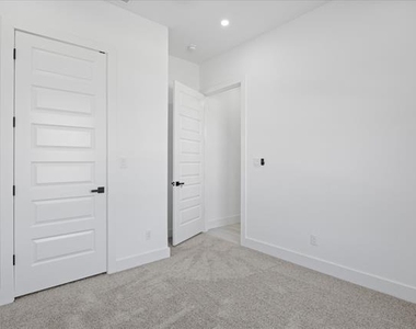 2057 Glenhollow Drive - Photo Thumbnail 14