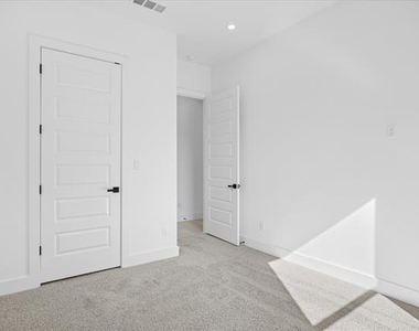 2057 Glenhollow Drive - Photo Thumbnail 22