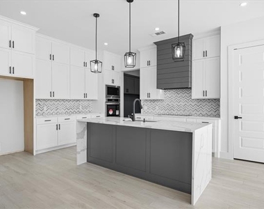2057 Glenhollow Drive - Photo Thumbnail 11