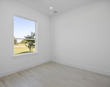 2057 Glenhollow Drive - Photo Thumbnail 5