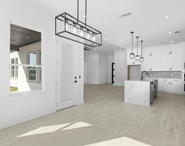 2057 Glenhollow Drive - Photo Thumbnail 9
