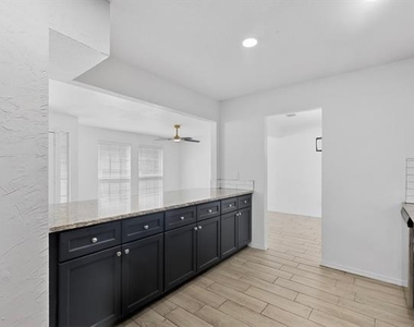 2302 Dana Drive - Photo Thumbnail 17