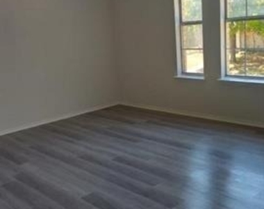 2302 Dana Drive - Photo Thumbnail 12