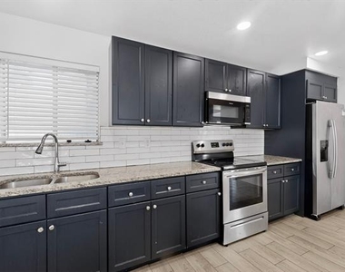 2302 Dana Drive - Photo Thumbnail 15