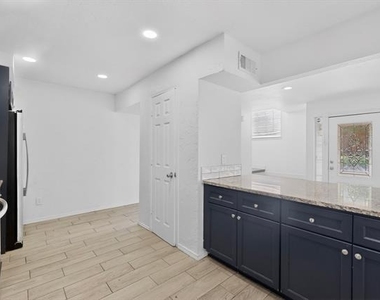 2302 Dana Drive - Photo Thumbnail 16