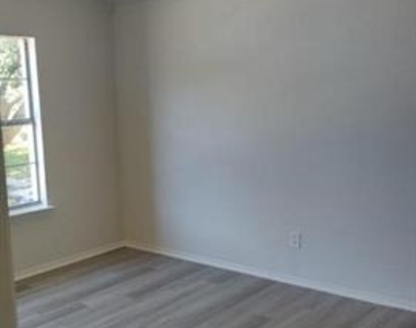 2302 Dana Drive - Photo Thumbnail 5