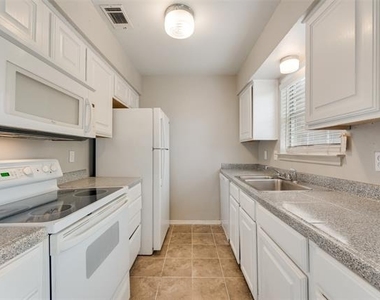 1013 Parkway Terrace - Photo Thumbnail 8