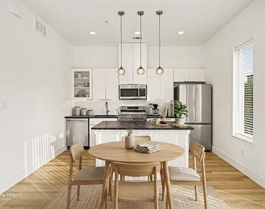 2217 N Fitzhugh Avenue - Photo Thumbnail 10