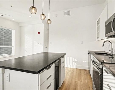 2217 N Fitzhugh Avenue - Photo Thumbnail 17