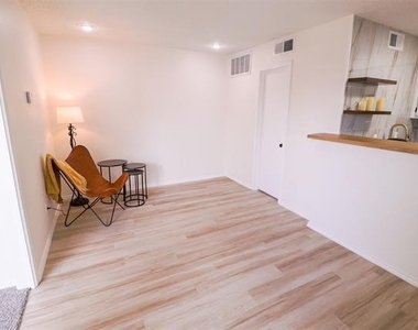 2309 Balsam - Photo Thumbnail 4