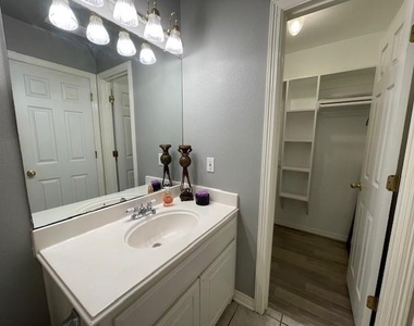 102 Lum Lane - Photo Thumbnail 8