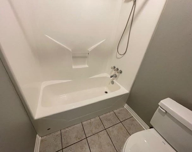 102 Lum Lane - Photo Thumbnail 10