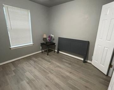 102 Lum Lane - Photo Thumbnail 5