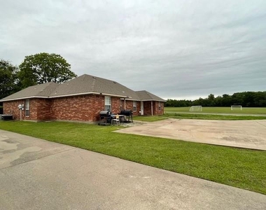102 Lum Lane - Photo Thumbnail 15