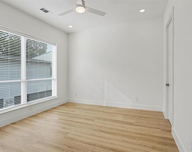 2217 N Fitzhugh Avenue - Photo Thumbnail 20