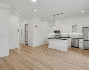2217 N Fitzhugh Avenue - Photo Thumbnail 15