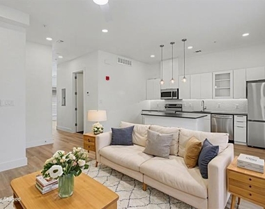 2217 N Fitzhugh Avenue - Photo Thumbnail 7