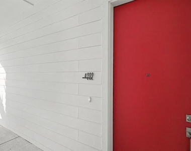 2217 N Fitzhugh Avenue - Photo Thumbnail 4