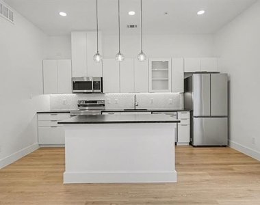 2217 N Fitzhugh Avenue - Photo Thumbnail 19