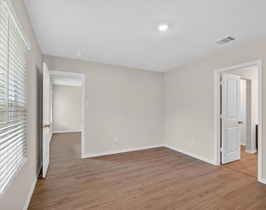 1413 Brook Lane - Photo Thumbnail 14