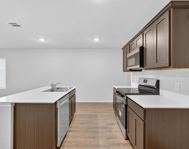 1413 Brook Lane - Photo Thumbnail 7