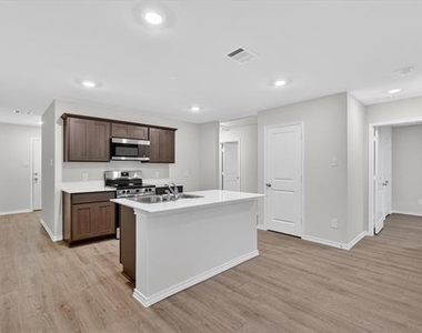 1413 Brook Lane - Photo Thumbnail 4