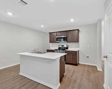 1413 Brook Lane - Photo Thumbnail 3