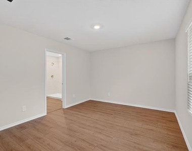1413 Brook Lane - Photo Thumbnail 13