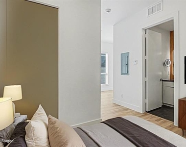 2217 N Fitzhugh Avenue - Photo Thumbnail 10