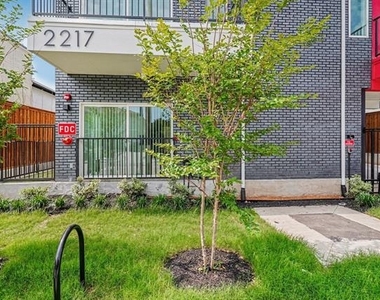 2217 N Fitzhugh Avenue - Photo Thumbnail 31