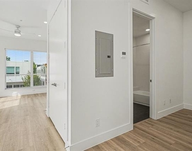 2217 N Fitzhugh Avenue - Photo Thumbnail 12