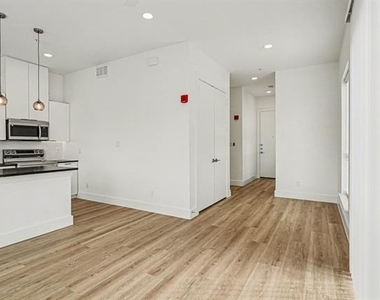 2217 N Fitzhugh Avenue - Photo Thumbnail 13