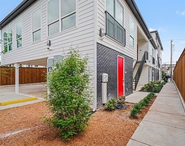 2217 N Fitzhugh Avenue - Photo Thumbnail 35