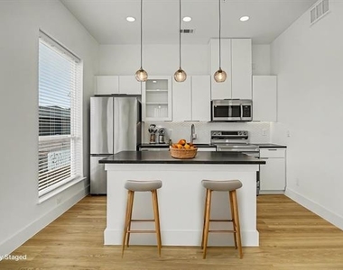 2217 N Fitzhugh Avenue - Photo Thumbnail 8