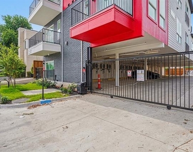 2217 N Fitzhugh Avenue - Photo Thumbnail 24