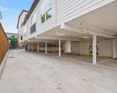 2217 N Fitzhugh Avenue - Photo Thumbnail 32