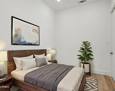 2217 N Fitzhugh Avenue - Photo Thumbnail 9