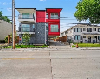 2217 N Fitzhugh Avenue - Photo Thumbnail 1