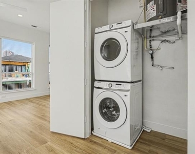 2217 N Fitzhugh Avenue - Photo Thumbnail 22