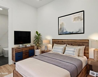 2217 N Fitzhugh Avenue - Photo Thumbnail 11